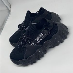 Black & white sneaker never worn(bought off SHEIN)